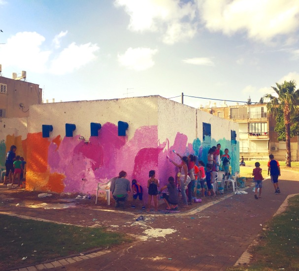 Akko: painting a bomb shelter with Arab and Jewish youth